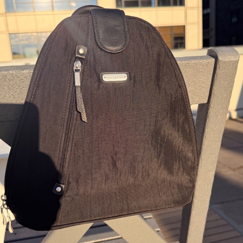 Y2K Baggallini Sling Backpack Bag Black Faux Leather Everyday Commuter Travel